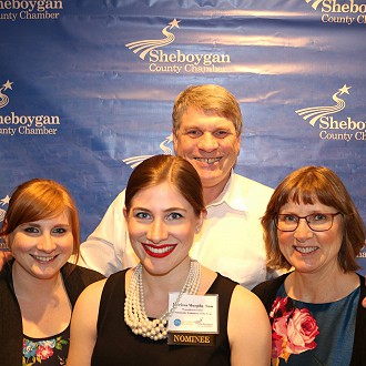 Marissa Murphy Sun front & center with her sister Keston, and parents Tim & Julie Murphy